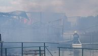 DRAMA NA ADI CIGANLIJI Gore splavovi na makiškoj strani, veliki broj vatrogasaca-spasilaca na licu mesta