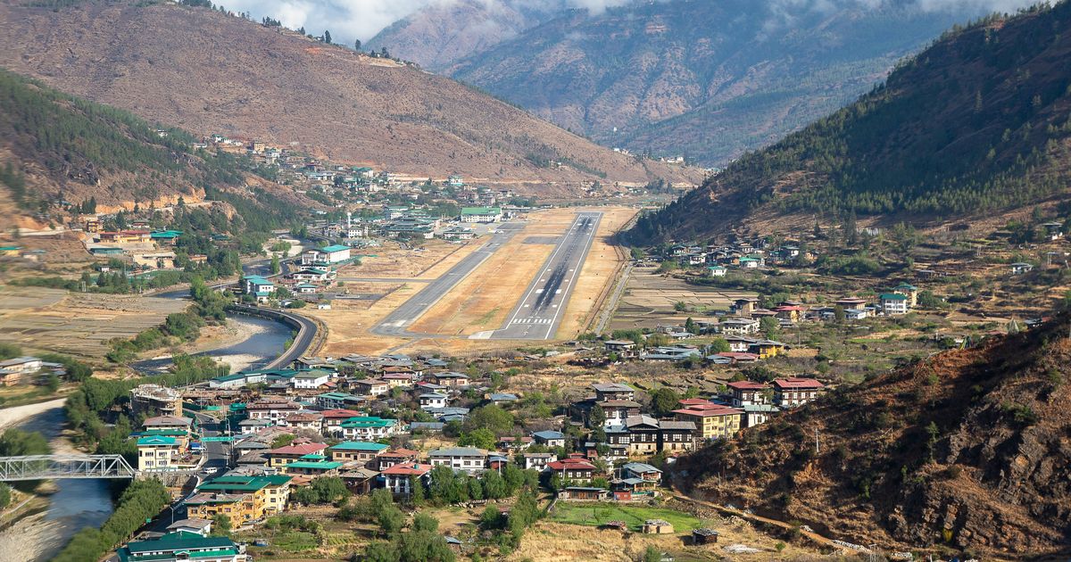 SURROUNDED BY "WALLS" OF STONE Only 50 pilots can land at this airport, the footage is breathtaking!