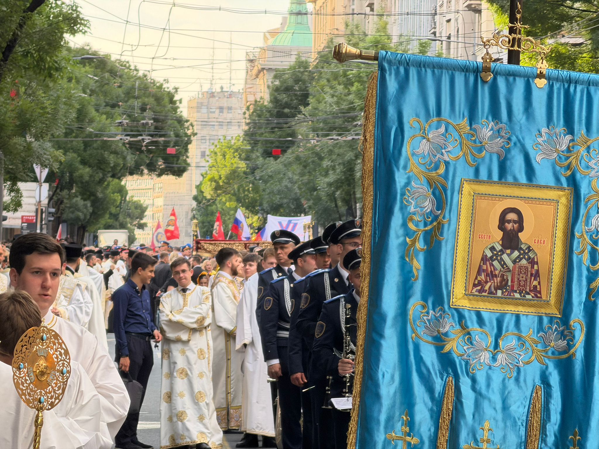 Krenula Spasovdanska litija,na čelu patrijarh Porfirije i Pojas Presvete Bogorodice