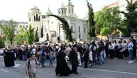 Hiljade vernika po nekoliko sati čeka na poklonjenje Pojasu Presvete Bogorodice