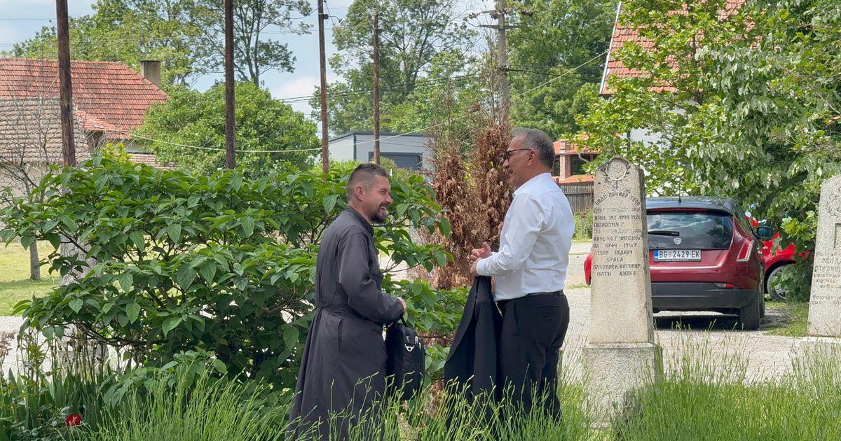 Deset godina od smrti Bate Živojinovića: On više ne počiva u Aleji, posmrtni ostaci prebačeni, sin stigao prvi