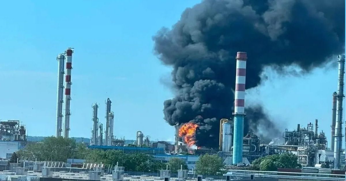 Cover image for One Dead, Multiple Injured in Explosion at MOL Plant in Hungary