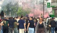 Haos na ulicama Čačka, grme trube, maturanti zapalili grad: Gimnazijalci sjajnom žurkom proslavili kraj škole
