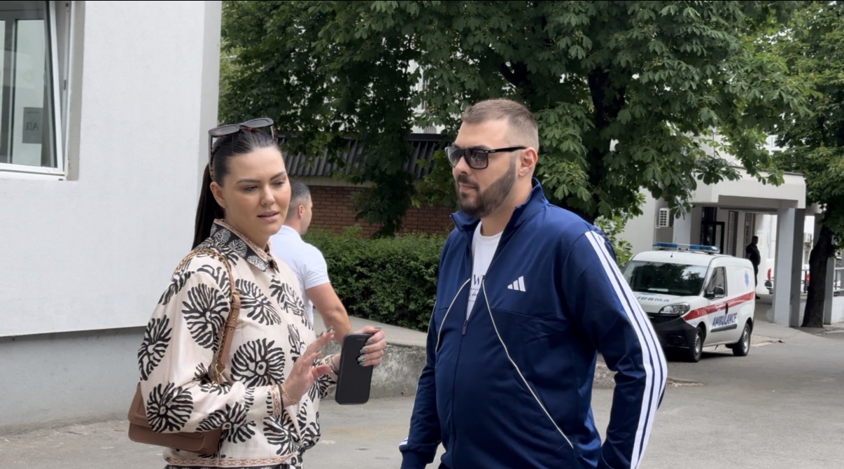 "Ja snosim posledice toga" Žena Slobe Vasića o periodu dok je pevač bio na lečenju: "Sve me je stiglo"