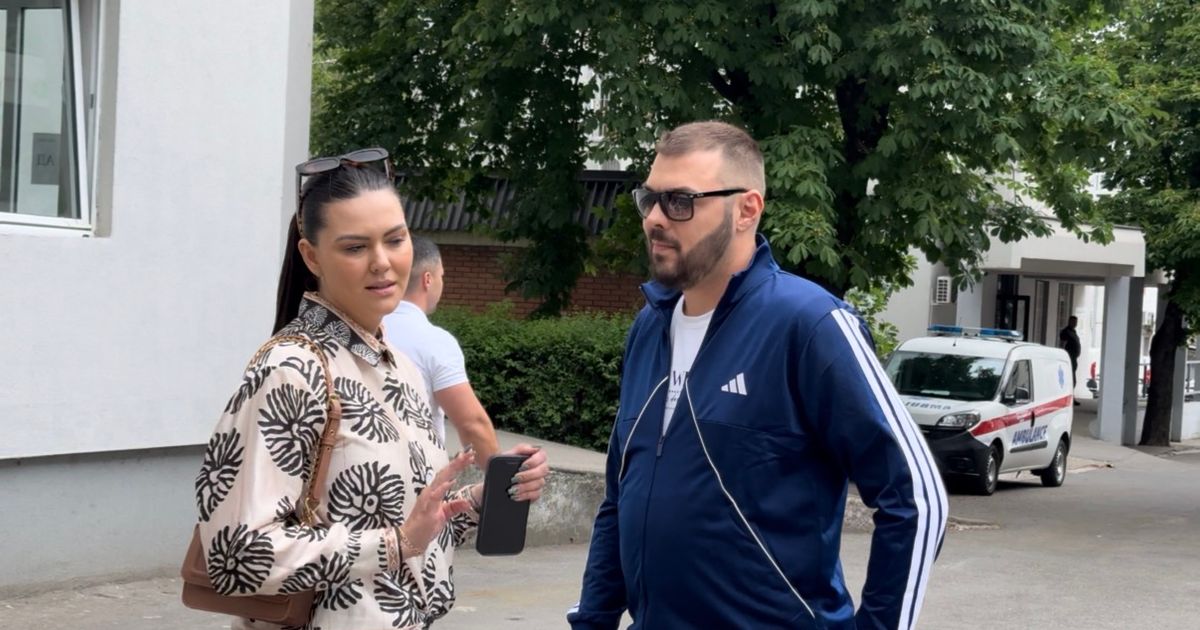 Sloba Vasić napustio kliniku Laza Lazarević, ne skida naočare: “Bio unutra ili napolju ja sam…”