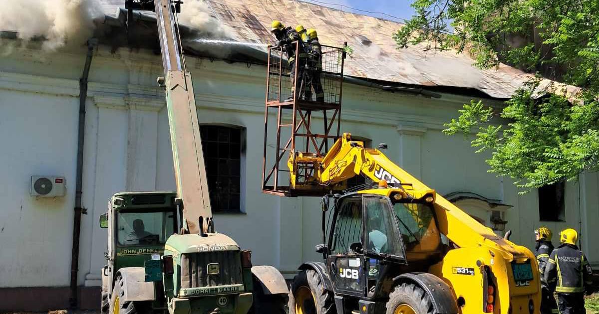 Horror near Zrenjanin: Serbian church in flames, SHOCKING video released of moment the bell tower collapsed!