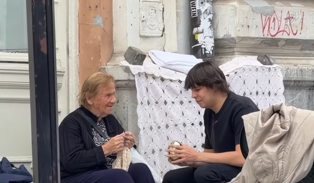 "Ja ću da ti dam, ali..." Luka je prišao baki koja je sedela na ulici, njen potez rasplakao je Srbiju