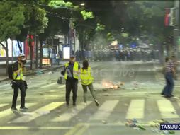 Beograd studenti protest Slavija policija neredi sukobi