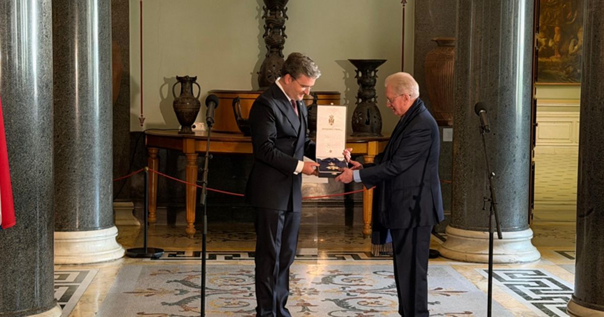 Selaković u Sankt Peterburgu uručio Orden srpske zastave I reda direktoru 