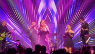 Ceca večeras raspametila Leskovac! Folk diva u odelu grmi na bini, hala ispunjena do poslednjeg mesta
