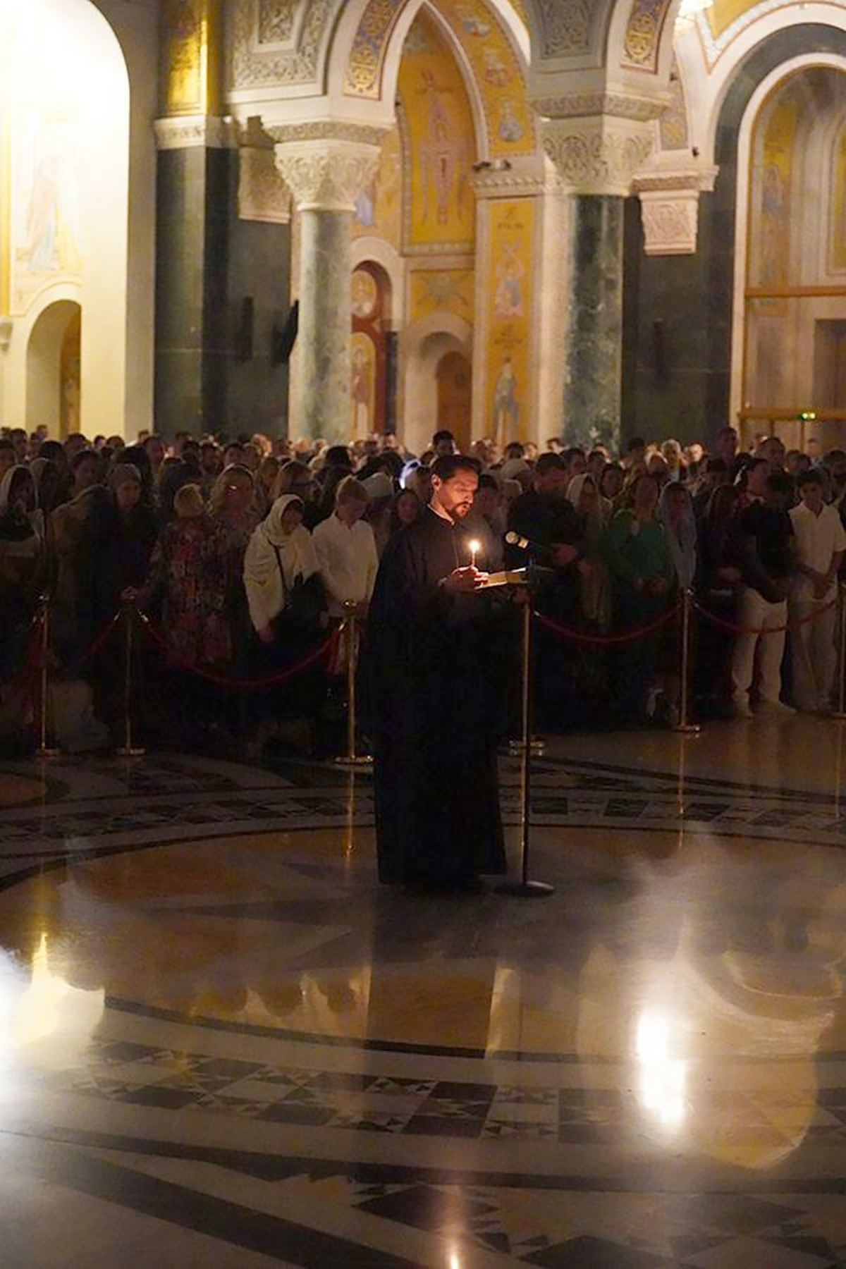 Beograd ovo ne pamti: Kilometarske kolone na Vračaru, evo do kada možete da se poklonite čudotvornom Pojasu!