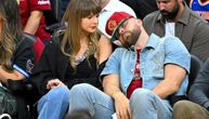 Tejlor Svift se hvata za glavu zbog verenika! Trevis Kelsi ispijao pivo na utakmici, pa zaspao u dvorani
