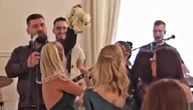 Hit snimak sa svadbe! Pevač uhvatio bidermajer, pa sve šokirao potezom: "Ako se udam..."