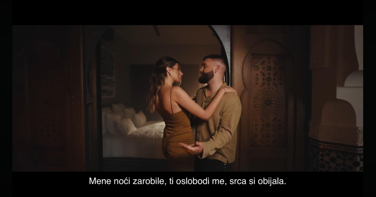 Evo ko je fatalna brineta koja razmenjuje nežnosti s Nućijem! Vreli kadrovi dižu temperaturu, ima telo boginje