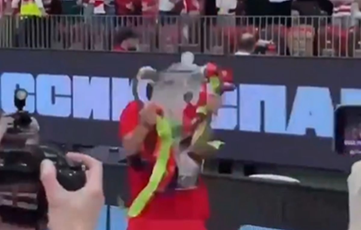Bizaran momenat: Crveno-beli slavili trofej u Kupu, Argentinac podigao pehar, pa usledio šok