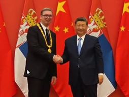 Aleksandar Vučić, Kina, Si Điping, Medalja
