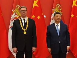 Aleksandar Vučić, Kina, Si Điping, Medalja
