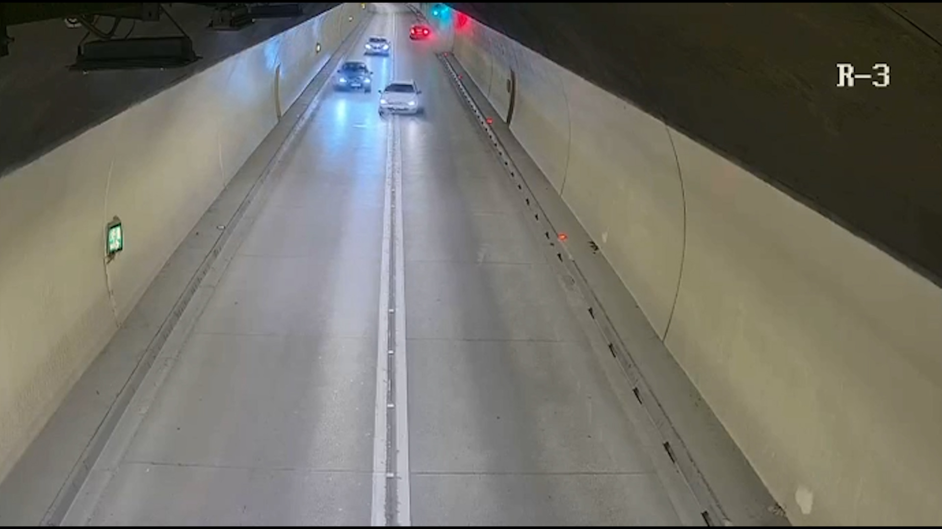 Jeziv snimak iz Crne Gore: U punoj brzini pretiče u tunelu, tragedija izbegnuta za dlaku!