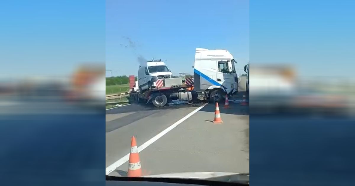 Коллапс на автодороге у Пожареваца, ВСЁ СТОИТ! Убирают автовоз, разбитый в ДТП