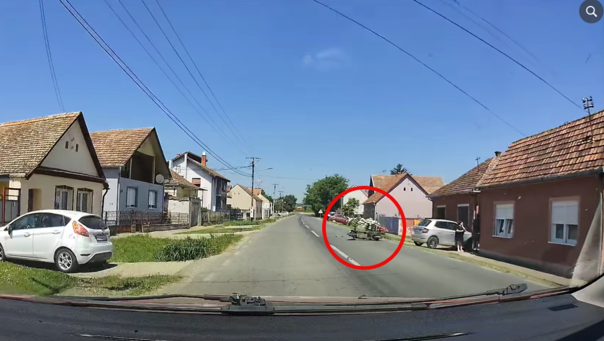 Jak udes u Šidu: Sudarili se MOTOR I TRAKTOR, Hitna prevezla povređenog vozača