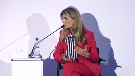 Lidija Kovarik Privredna komora Srbije, tribina o lepoti