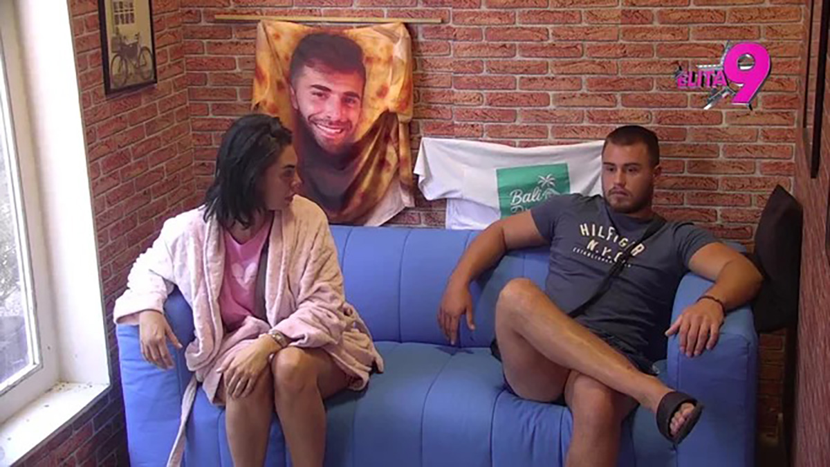 "Ako treba klečaću svaki dan" Viktor priznao da sa Minom kupuje mir, ona preklinje za novu šansu
