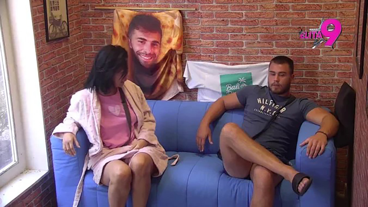 "Ako treba klečaću svaki dan" Viktor priznao da sa Minom kupuje mir, ona preklinje za novu šansu