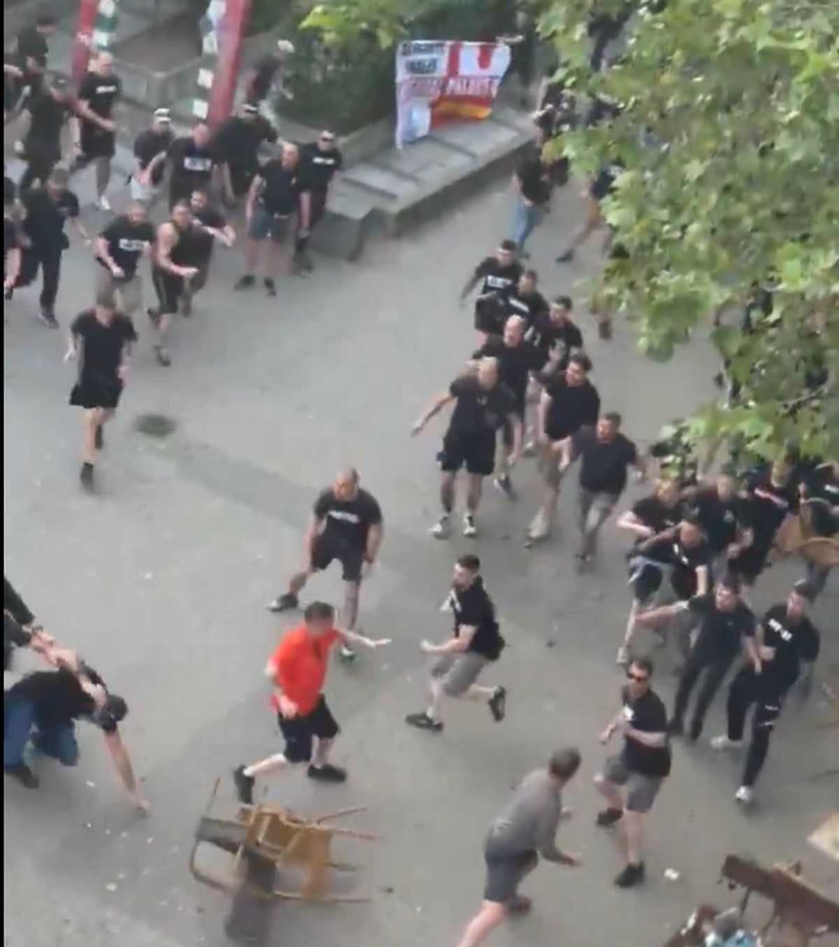 Haos u Nemačkoj pred finale evropskog takmičenja: Navijači se sukobili, letele stolice, intervenisala policija