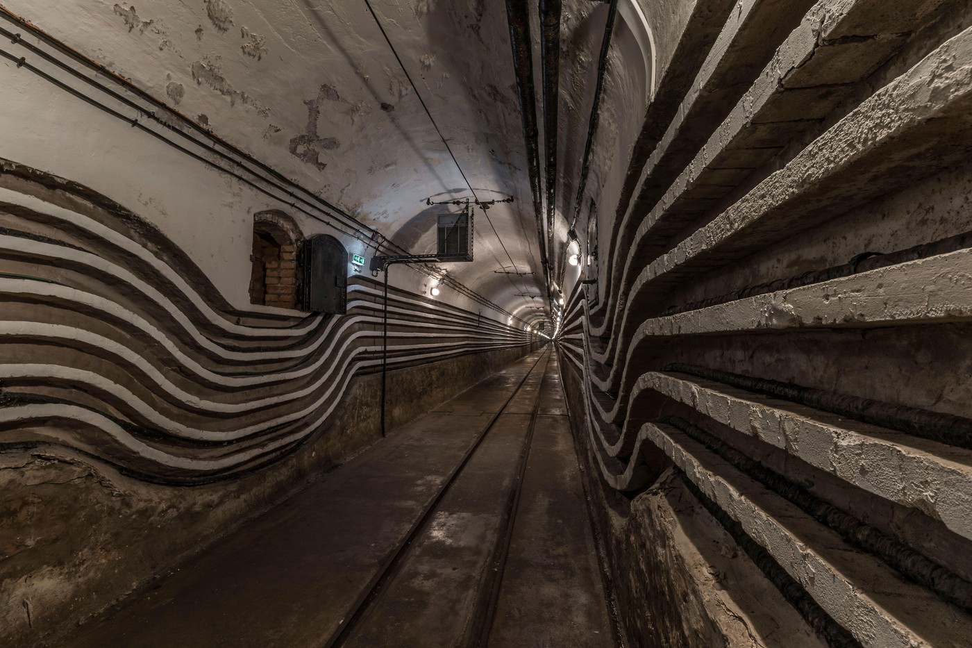 Bunker JNA na jadranskom ostrvu krije jezivu tajnu: Pogledajte šta su istraživači pronašli u podzemlju!