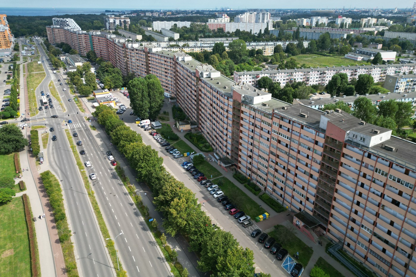 Zgrada sa 10 spratova u koju mogu da stanu svi stanovnici Bariča: Ovaj komunistički gigant još privlači pažnju