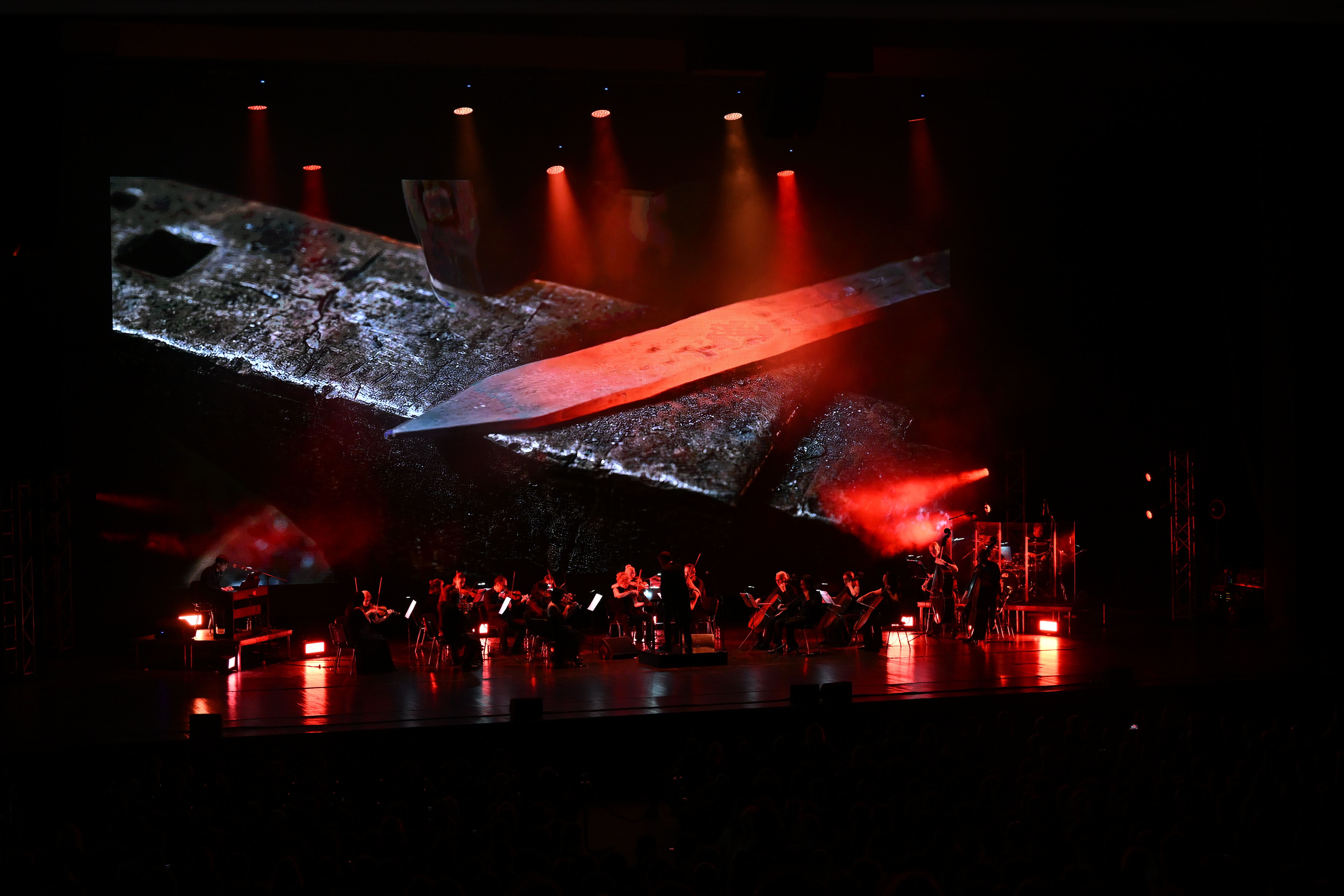 "Rammstein Symphonic Experience" doneo je spoj roka i filma u Sava Centar, hitovi u novom svetlu