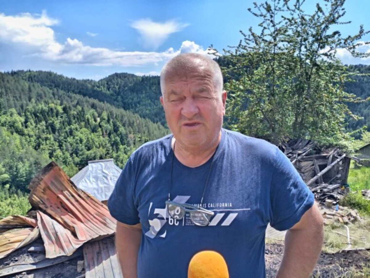 Požar za 5 minuta progutao kuću, jedva izvukli živu glavu! Drama kod Brodareva, od vatre se krili u automobilu