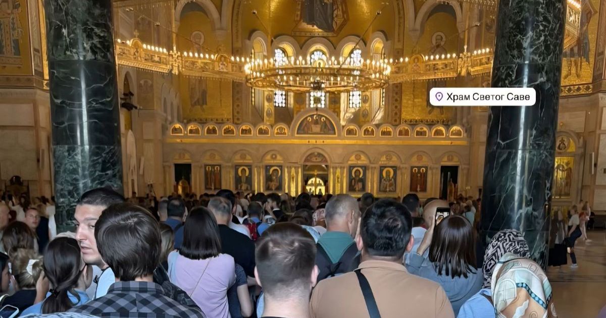 Naša voditeljka u dugom redu ispred Hrama: Vernici satima čekaju da se poklone Pojasu Presvete Bogorodice