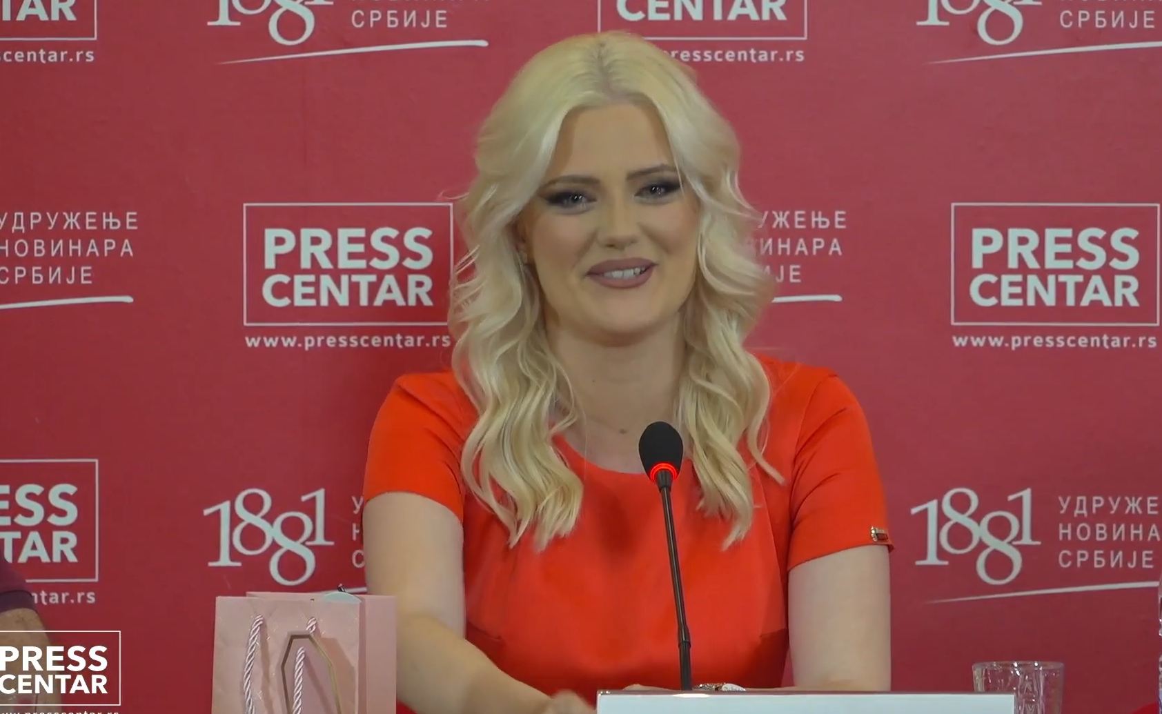 Ljubav kao imperativ: Marija Stanković predstavila zbirku poezije "Duša od meda" u srcu Beogradu