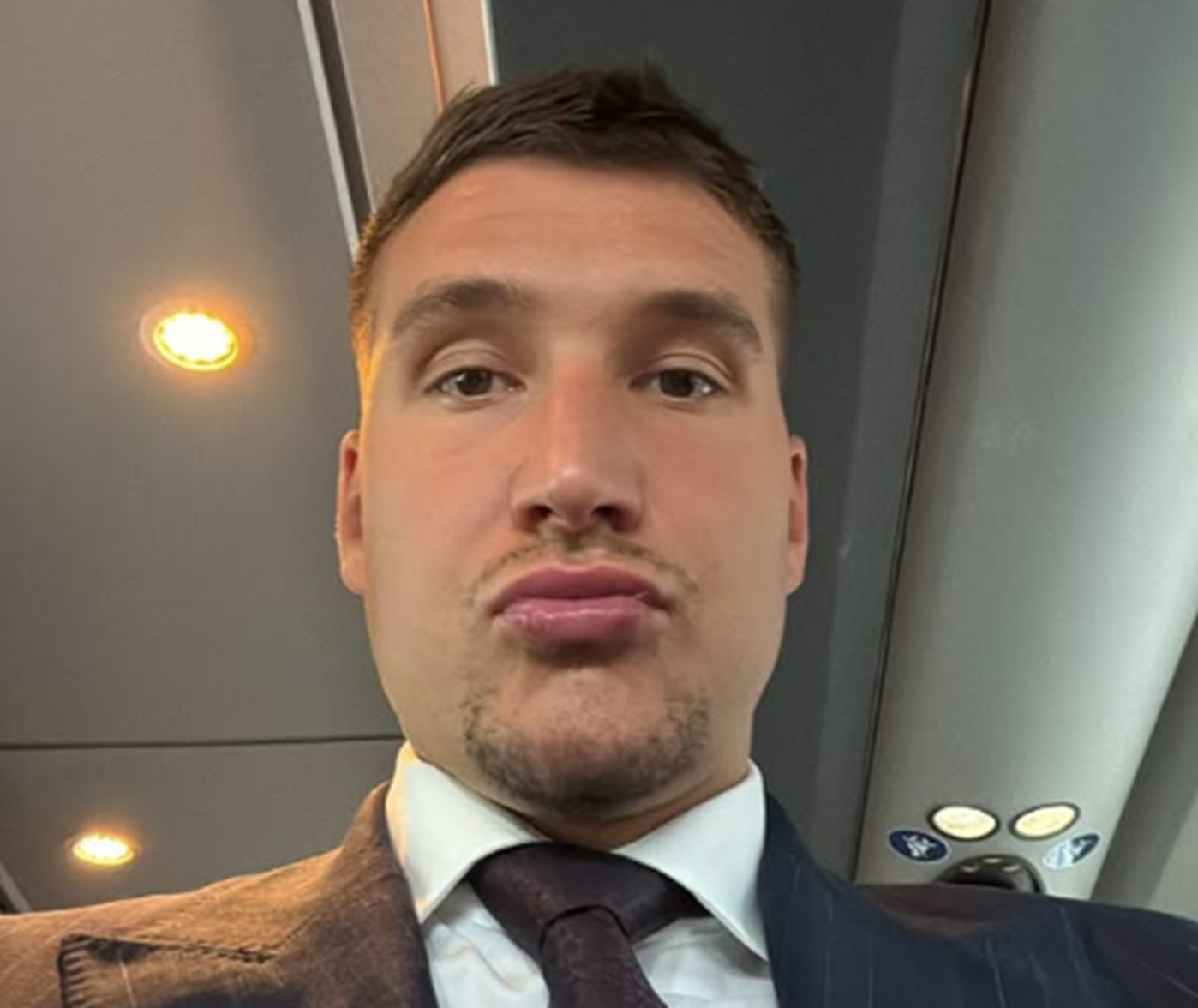 Nije samo Jokić na tribinama najbitnijeg meča ove godine, Bogdan Bogdanović gleda finale, evo za koga navija