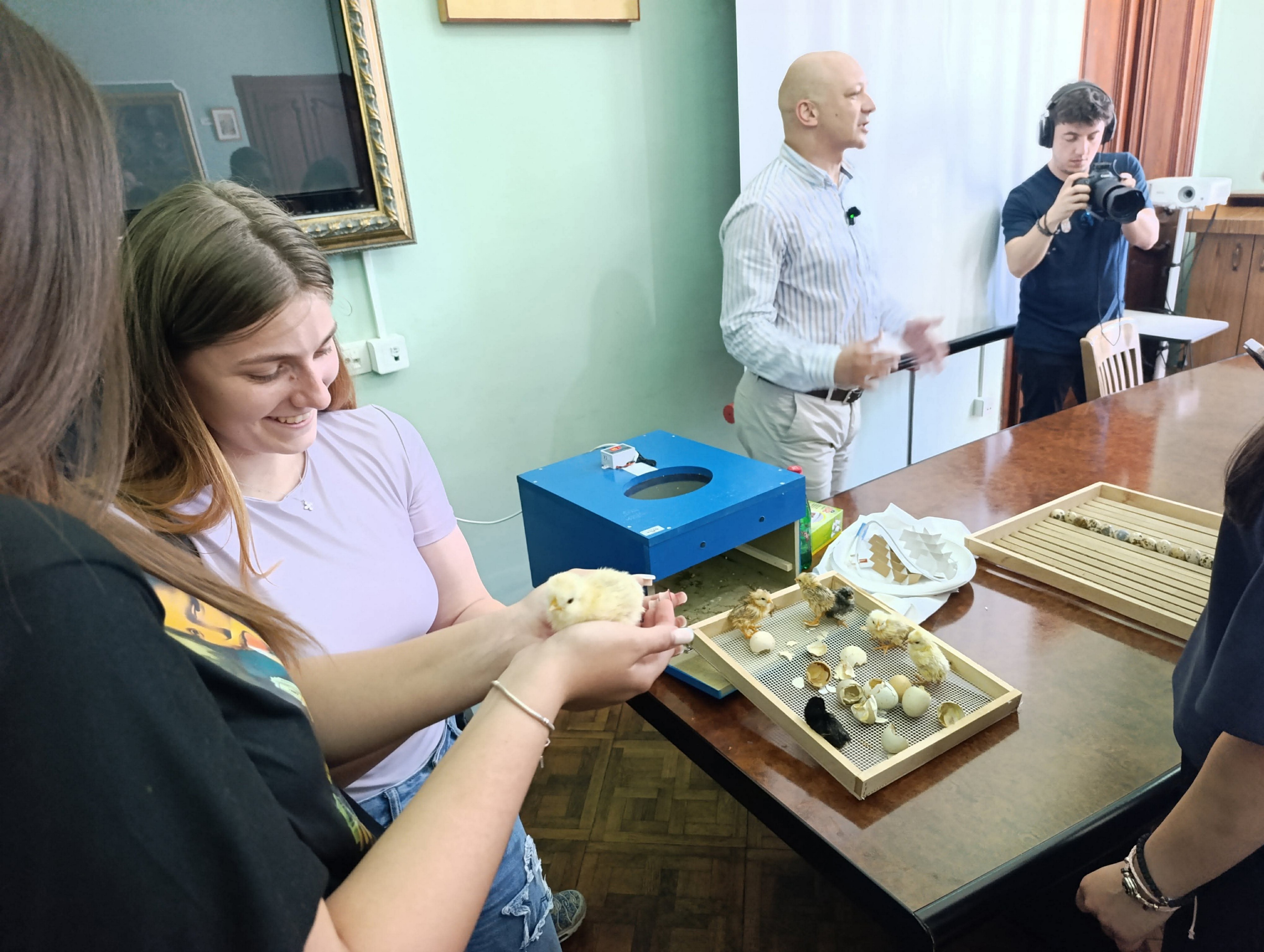 Nikola oduševio đake u Futogu: Poklanja učenicima sve da bi pokrenuli sopstveni biznis, rizik je NULA