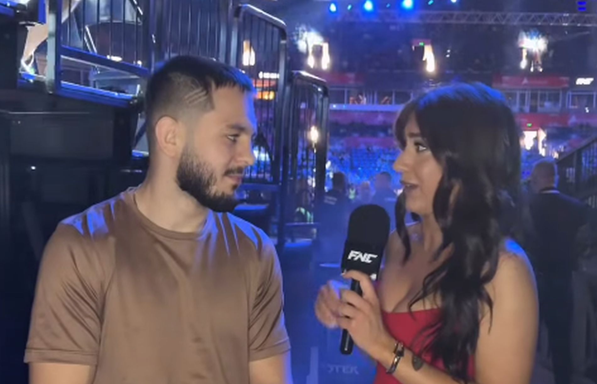 Miloš Janičić na FNC 31 stao pored lepe Klare i poručio: "Ilke ili Barbir? Naginjem ka Iliću, fali mi ovo..."