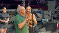 Ceca prekinula koncert u Rumuniji: Iz organizacije su izašli na binu, pa joj uručili prestižnu nagradu