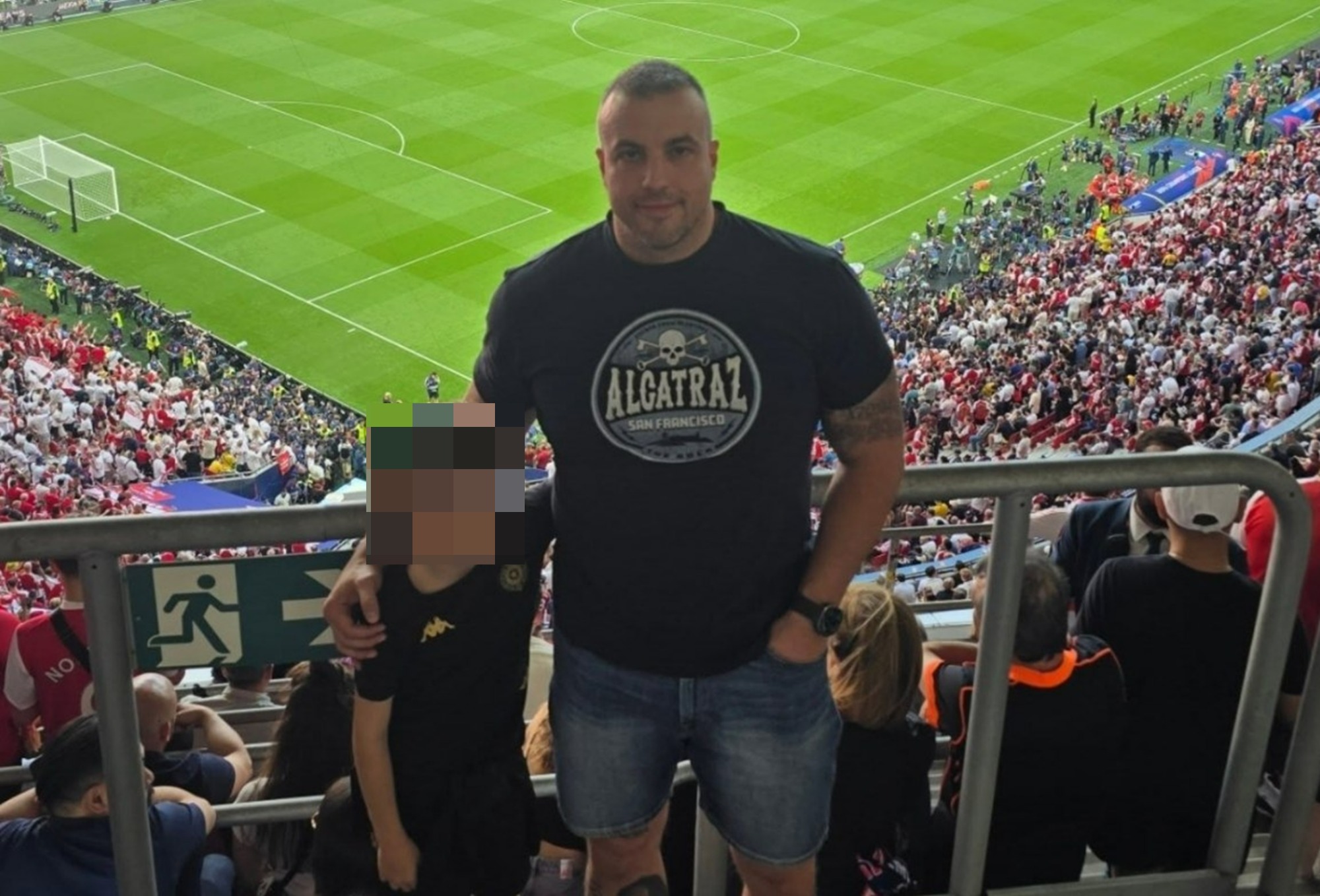Bivši vođa Grobara došao na finale LŠ: Kimi obukao posebnu majicu Alkatraza, brutalno isprozivao PSŽ i Arsenal