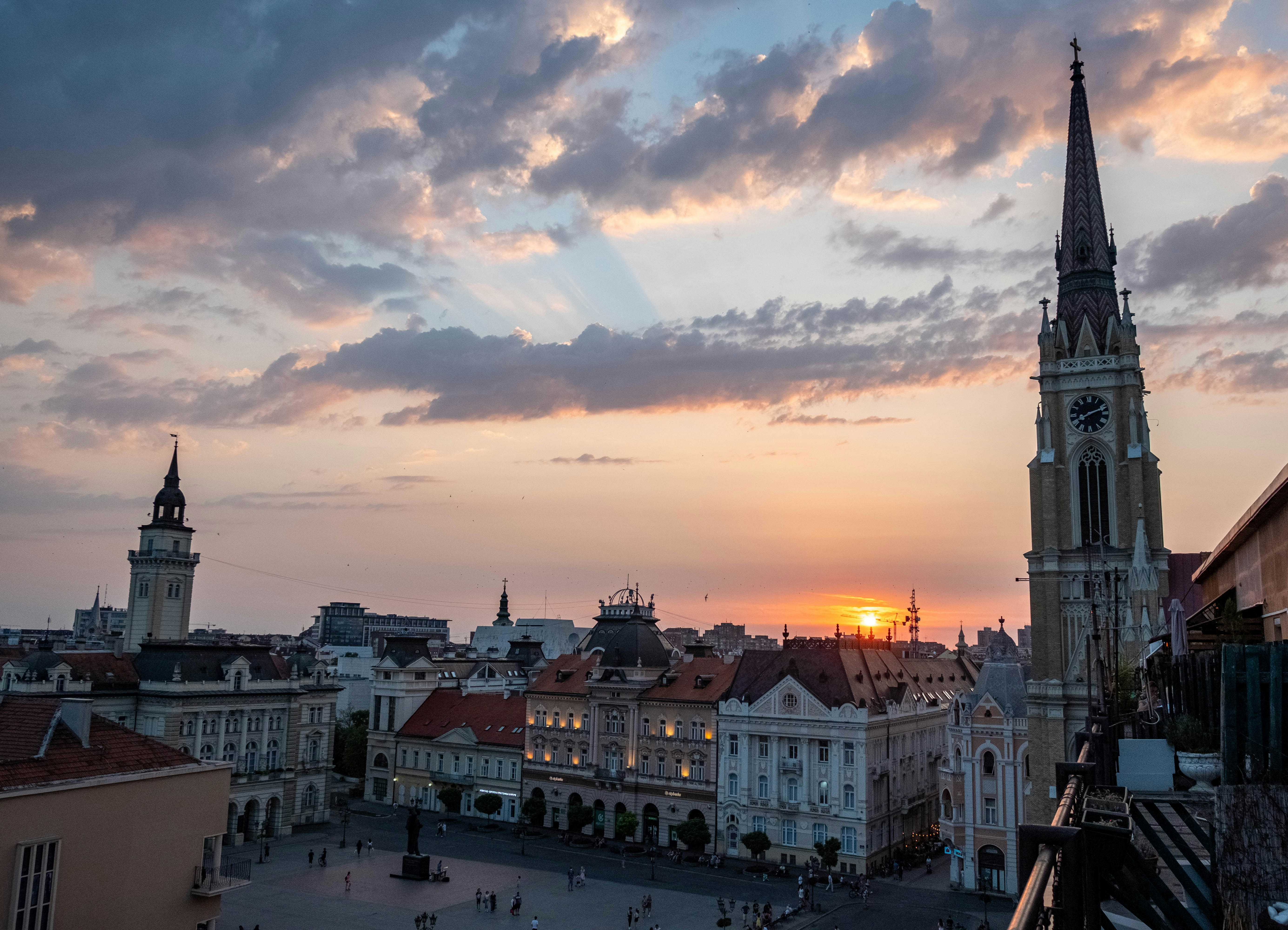 Snimak iz Novog Sada osvojio mreže: Jedna poruka zaustavila nervozu i pokrenula osmehe!