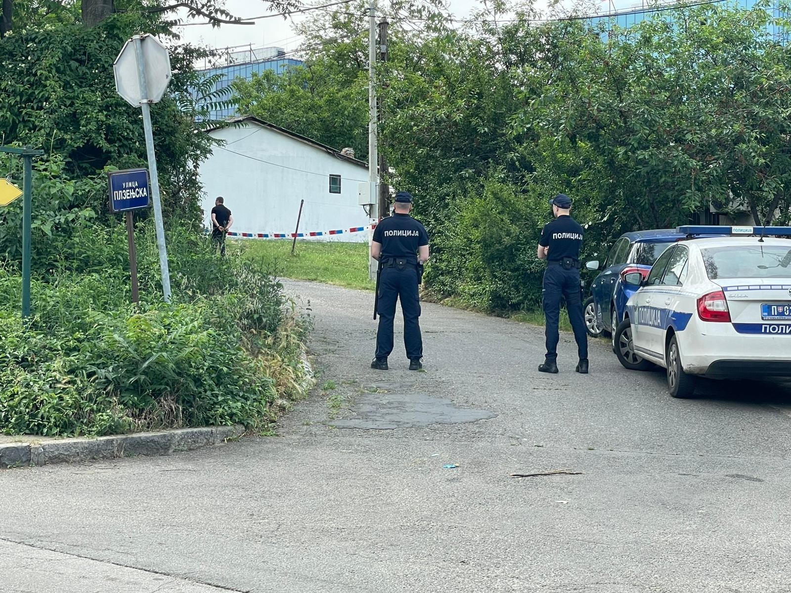 (VIDEO) UVIĐAJ KOD BIP-A: Sve vrvi od policije, ubica (26) u kolima, forenzičari češljaju kuću strave!