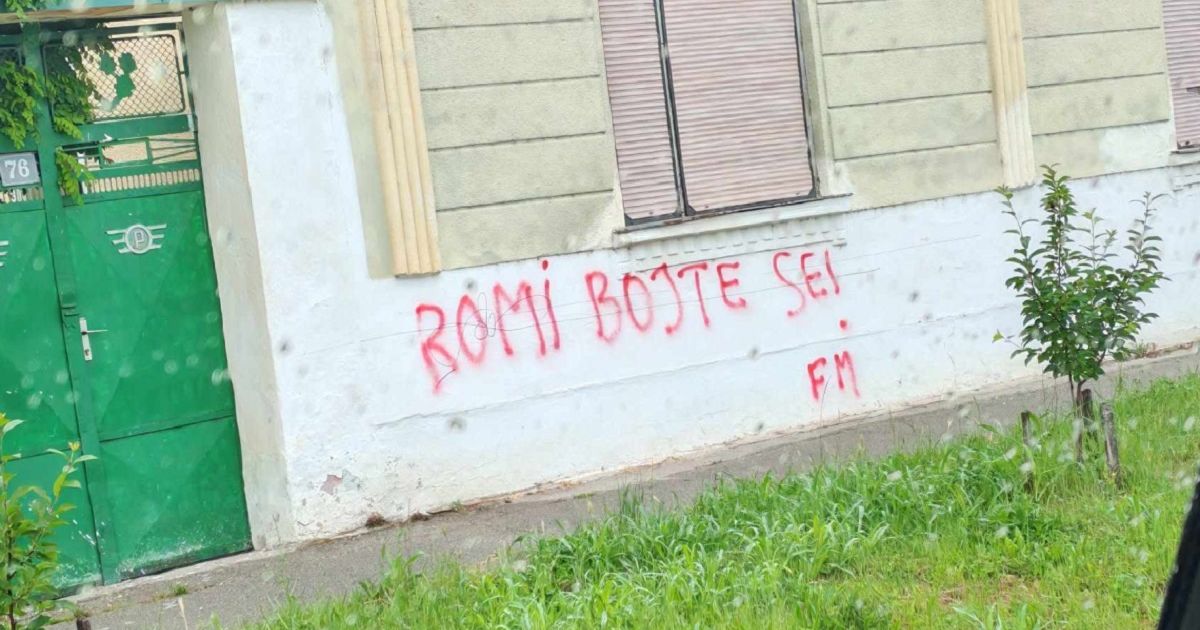 ПОЗОРНЫЙ ГРАФФИТИ ВСТРЕВОЖИЛ БЕЛУЮ ПАЛАНКУ: Жители в шоке от угроз в адрес цыган, это не обычный вандализм