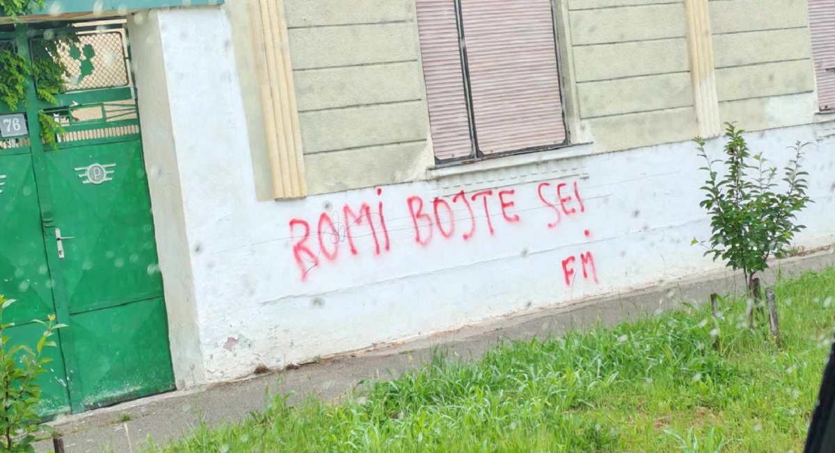 SRAMAN GRAFIT UZNEMIRIO BELU PALANKU: Meštani u šoku zbog pretnji Romima, ovo nije običan vandalizam
