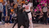 Neviđeni skandal u NBA finalu: Navijač usred akcije uleteo na teren, razlog je bizaran, a kazna paprena