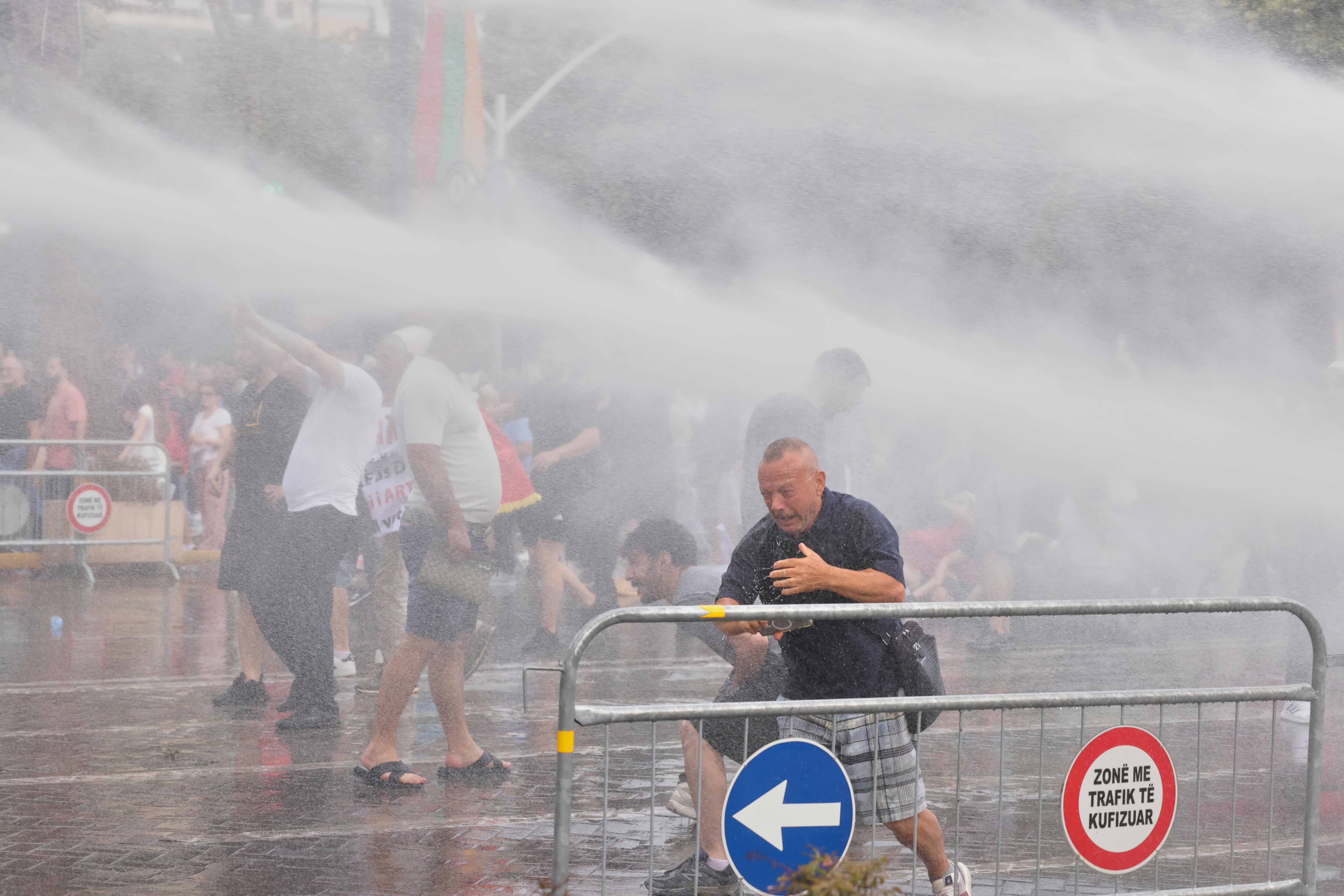 Ne prestaje haos u Albaniji zbog projekta Trampovog zeta: Odbijen predlog Edija Rame