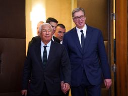 Aleksandar Vučić Antonio Košta obraćanje novinari konferencija za novinare