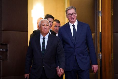 Aleksandar Vučić Antonio Košta obraćanje novinari konferencija za novinare