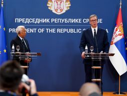 Aleksandar Vučić Antonio Košta obraćanje novinari konferencija za novinare