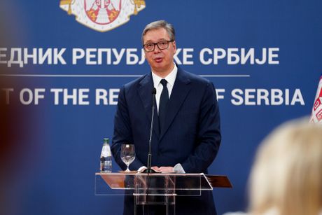 Aleksandar Vučić Antonio Košta obraćanje novinari konferencija za novinare