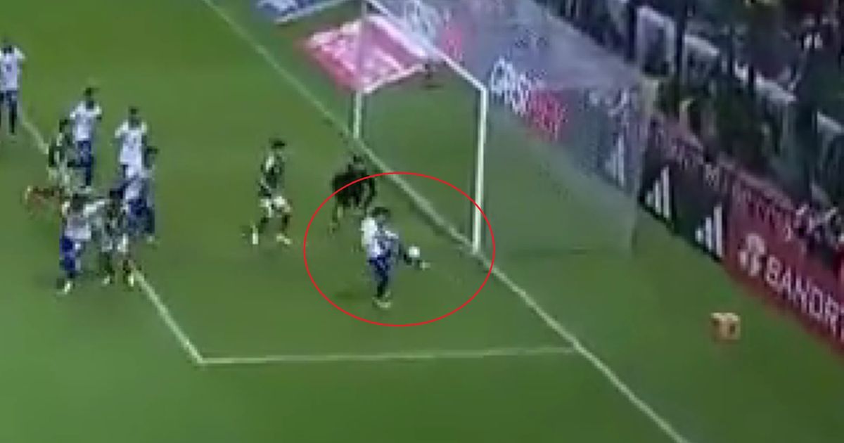 Šta se ovo više dešava? Drugi auto-gol Srbije, Adem Avdić na neverovatan način zatresao mrežu Orlova